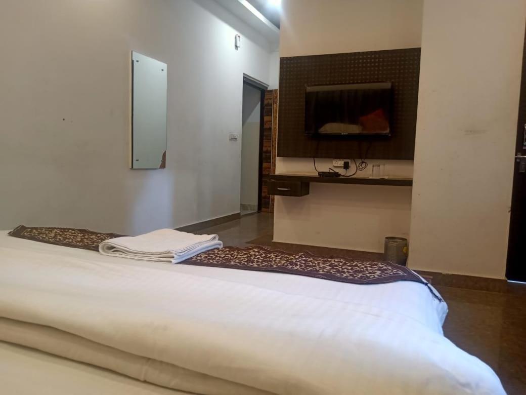 Hotel Rajshree Tanakpur Экстерьер фото